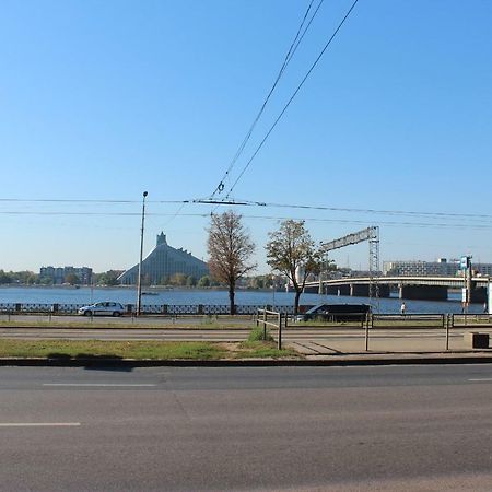 Three-Bedroom Apartment On Peldu 19 Рига Екстериор снимка