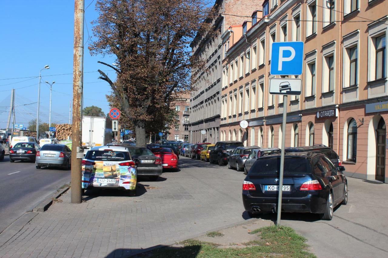 Three-Bedroom Apartment On Peldu 19 Рига Екстериор снимка