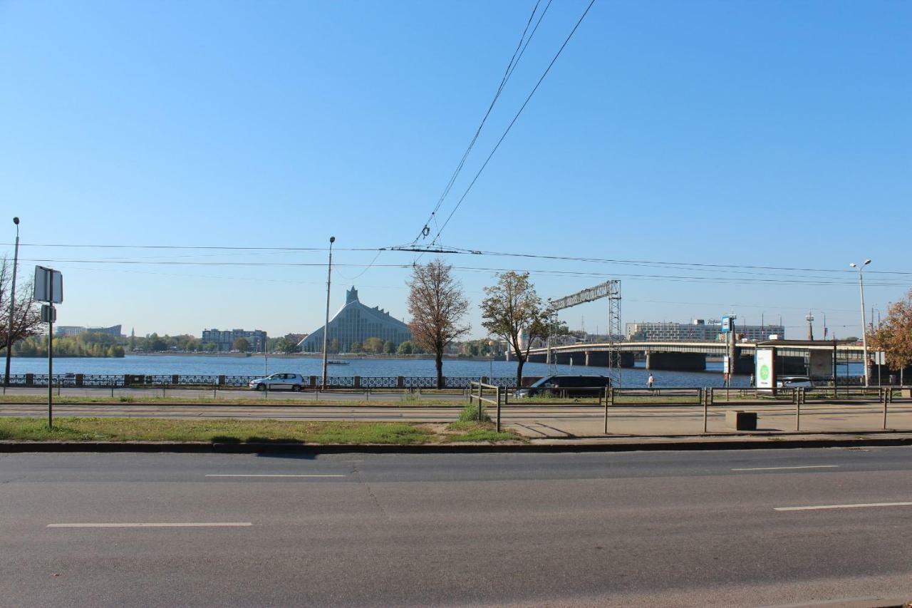 Three-Bedroom Apartment On Peldu 19 Рига Екстериор снимка